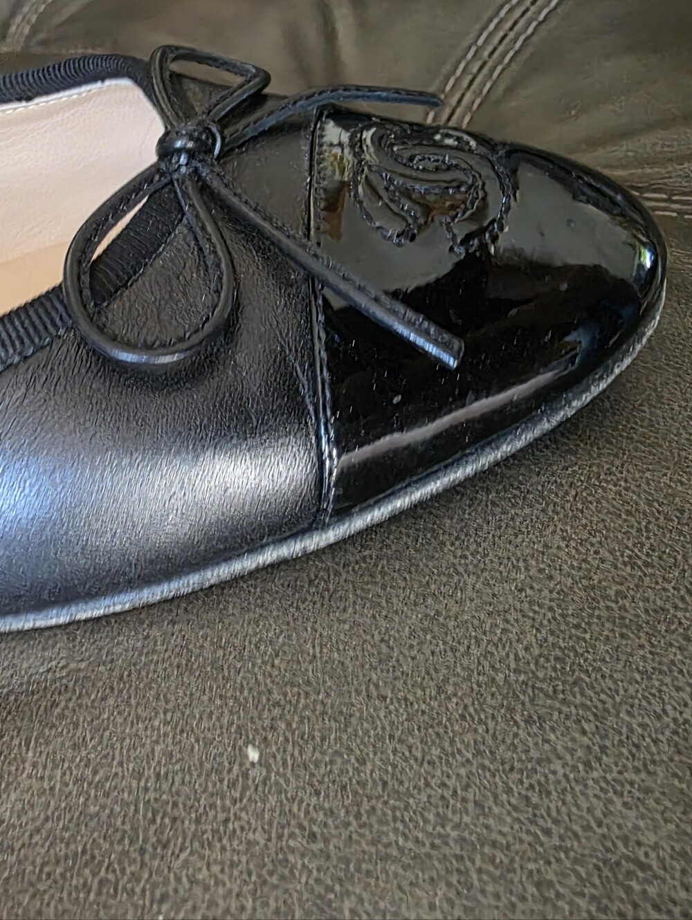 CHANEL Black Leather Quilted Cap-Toe Ballet Flat with Bow - Picture 7 of 8